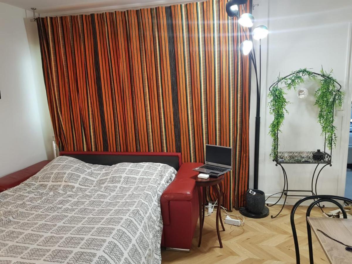 Pretty And Neat Bedroom In My Cosy Appartment. Puteaux Exterior photo